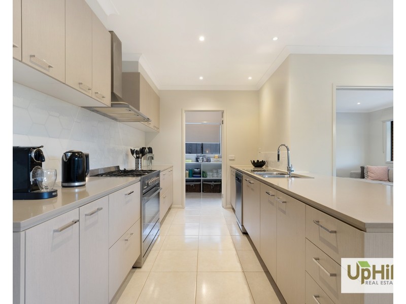 51 Deoro Parade, Clyde North VIC 3978