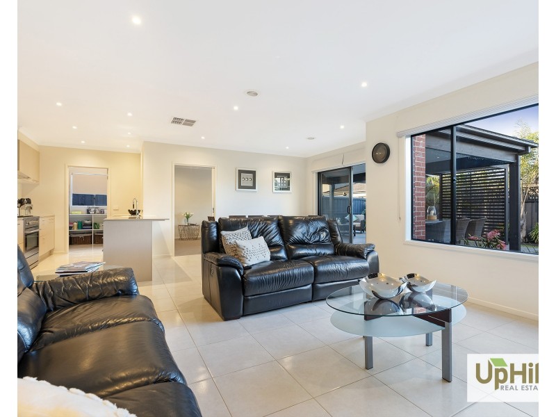 51 Deoro Parade, Clyde North VIC 3978