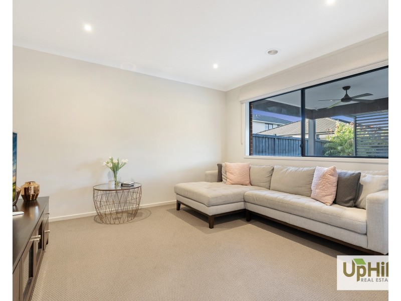 51 Deoro Parade, Clyde North VIC 3978