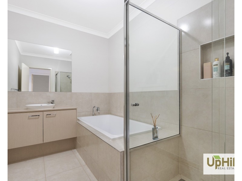 51 Deoro Parade, Clyde North VIC 3978