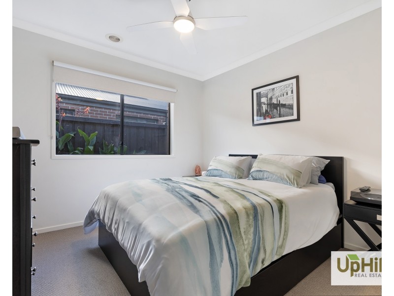 51 Deoro Parade, Clyde North VIC 3978