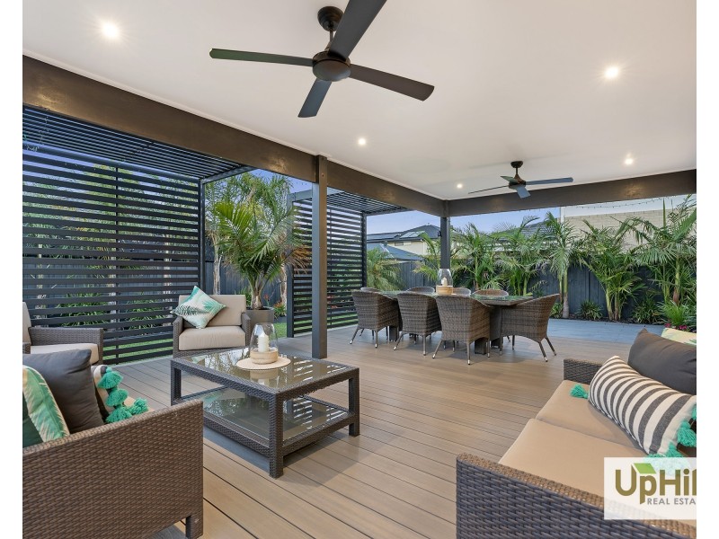 51 Deoro Parade, Clyde North VIC 3978