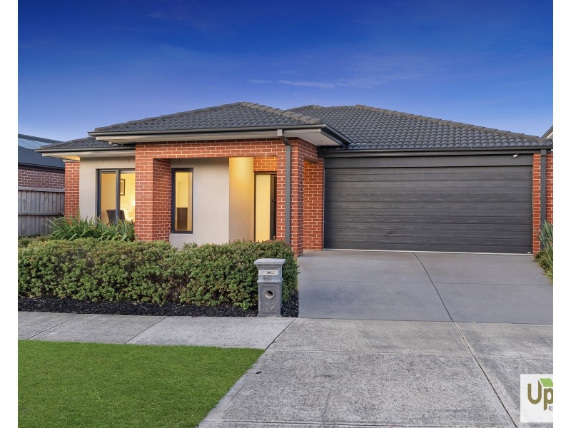 51 Deoro Parade, Clyde North VIC 3978