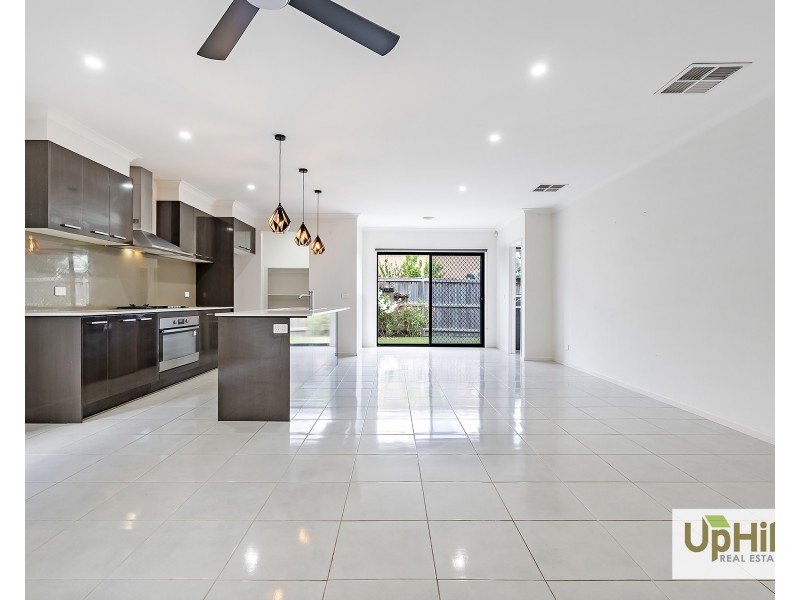 5 Karawarra Circuit, Cranbourne North VIC 3977
