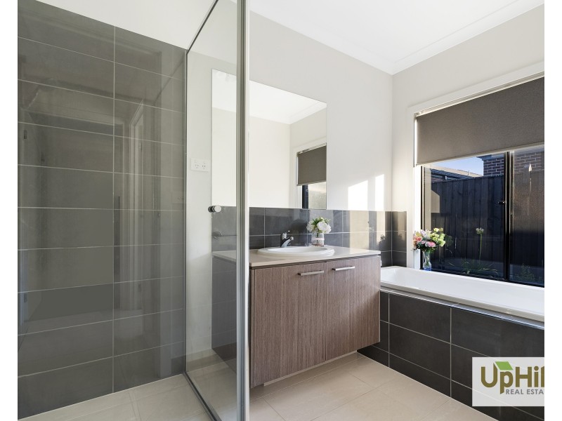 165 Athletic Circuit, Clyde VIC 3978