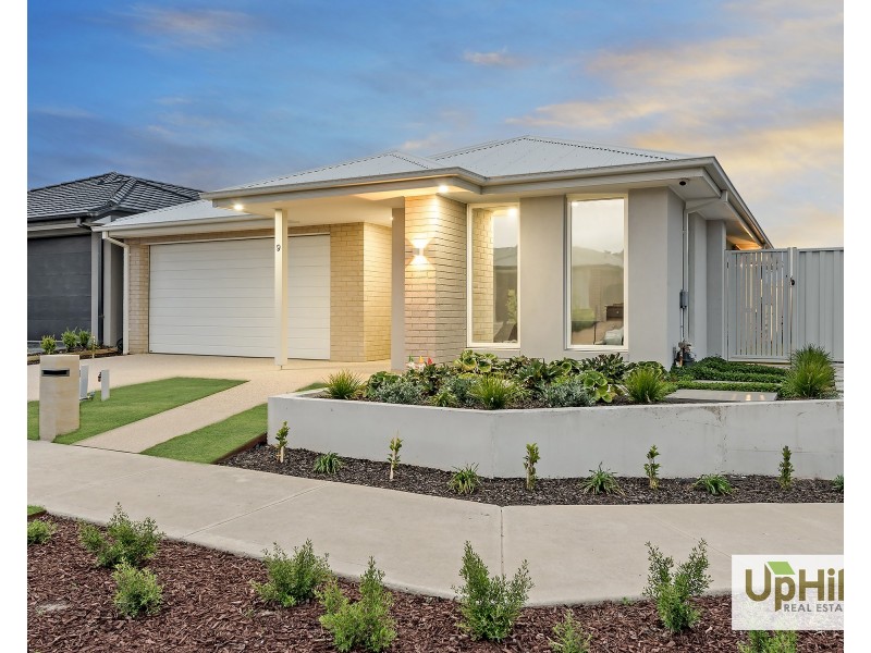 9 Aegean Street, Clyde North VIC 3978