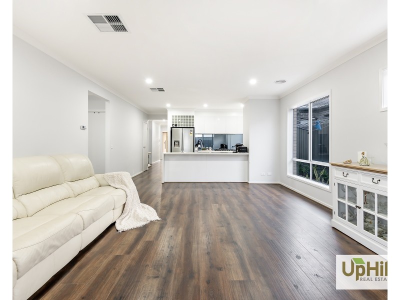 9 Aegean Street, Clyde North VIC 3978