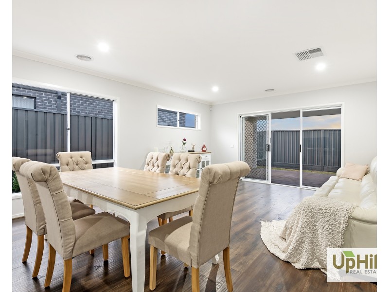 9 Aegean Street, Clyde North VIC 3978