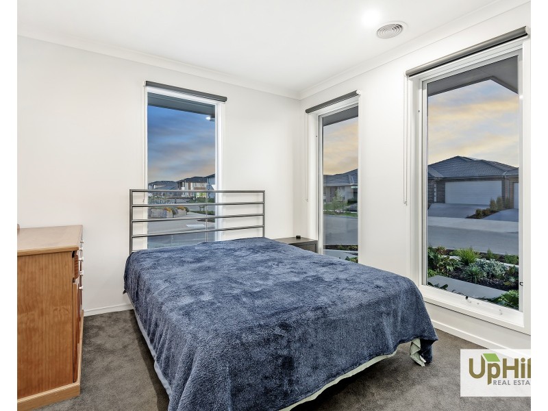 9 Aegean Street, Clyde North VIC 3978
