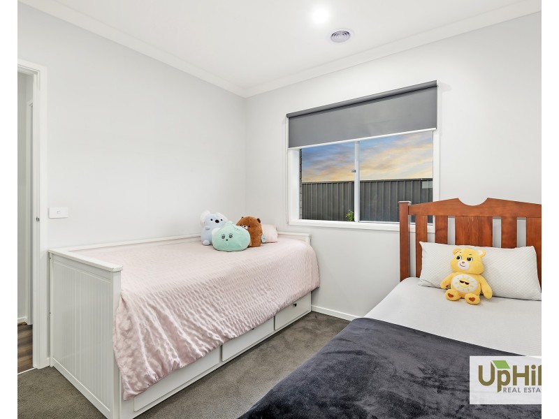 9 Aegean Street, Clyde North VIC 3978