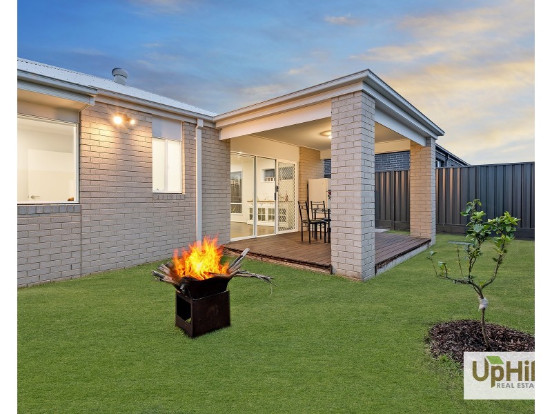 9 Aegean Street, Clyde North VIC 3978
