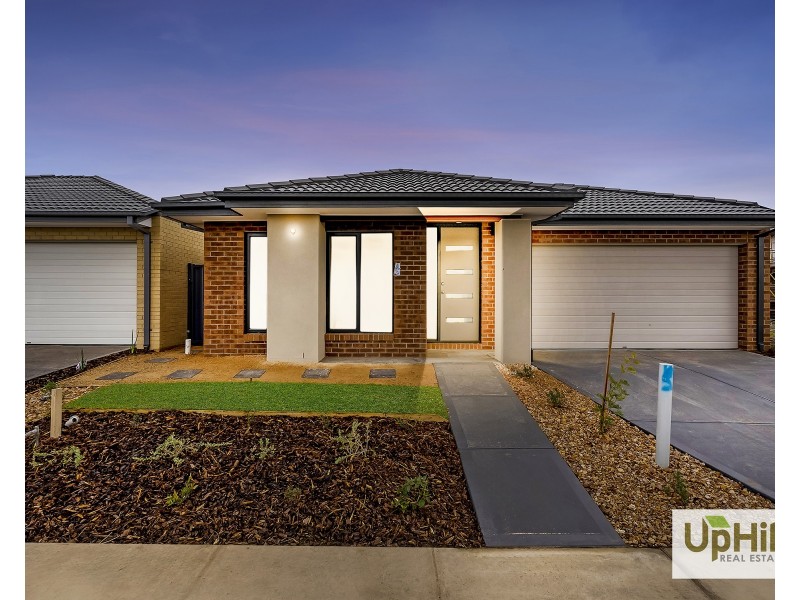 39 Avenator Circuit, Clyde North VIC 3978