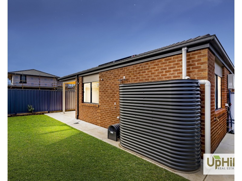 39 Avenator Circuit, Clyde North VIC 3978