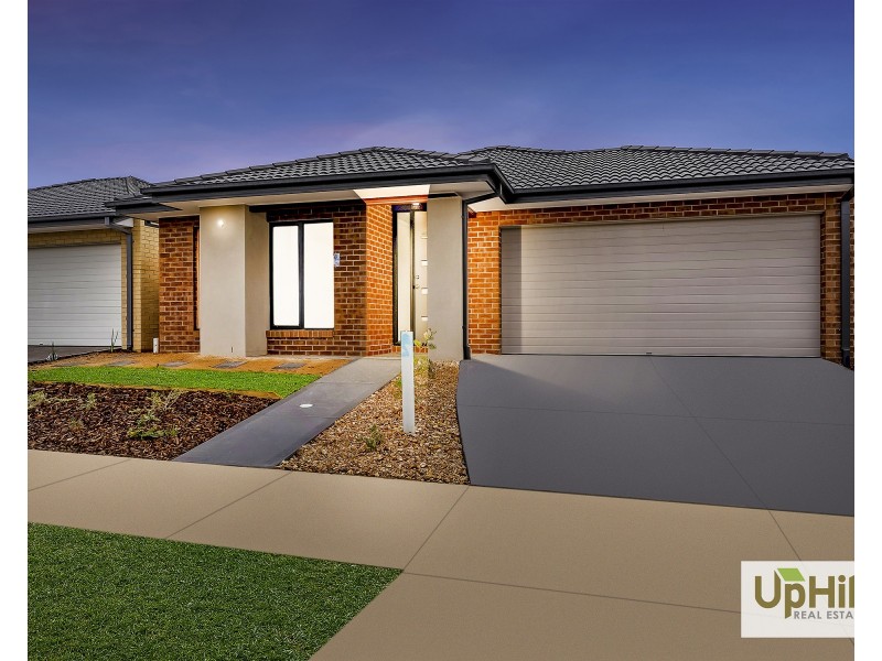 39 Avenator Circuit, Clyde North VIC 3978