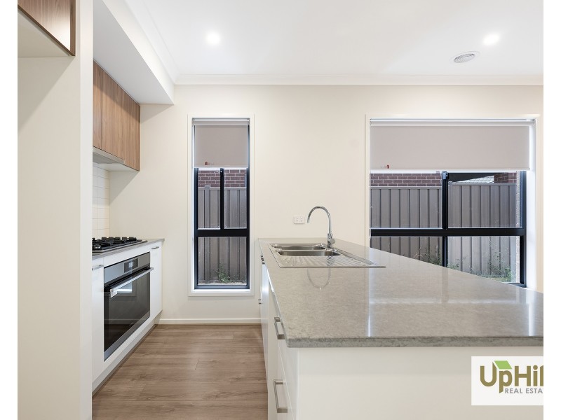 49 Taupe Circuit, Clyde North VIC 3978