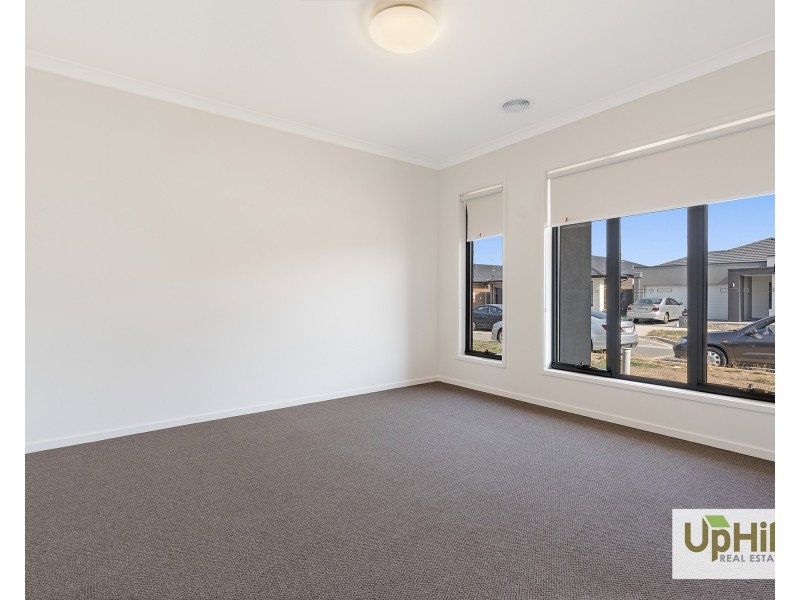 49 Taupe Circuit, Clyde North VIC 3978