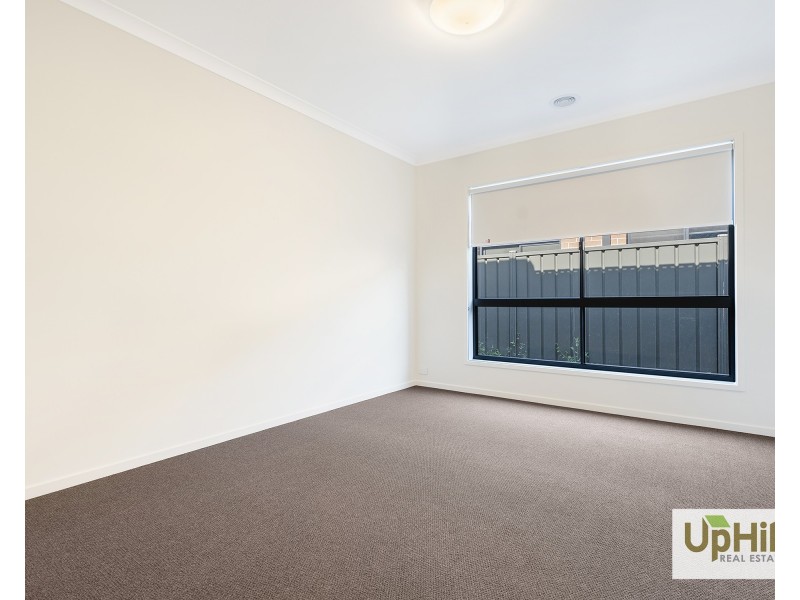 49 Taupe Circuit, Clyde North VIC 3978