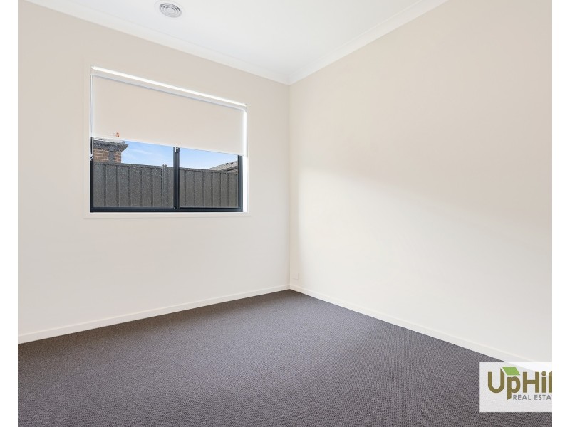 49 Taupe Circuit, Clyde North VIC 3978