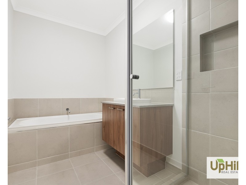 49 Taupe Circuit, Clyde North VIC 3978