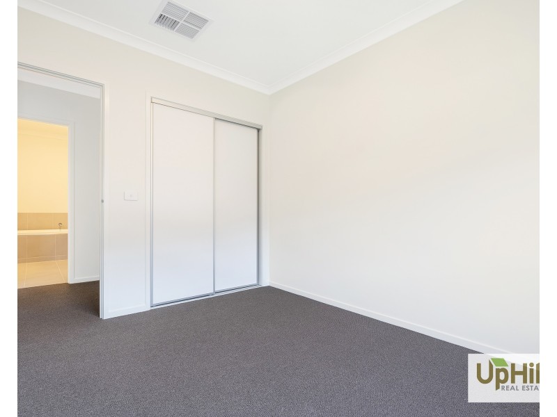 49 Taupe Circuit, Clyde North VIC 3978