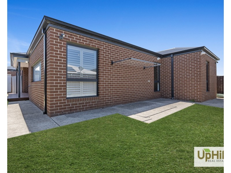 61 Grandstand Crescent, Clyde North VIC 3978