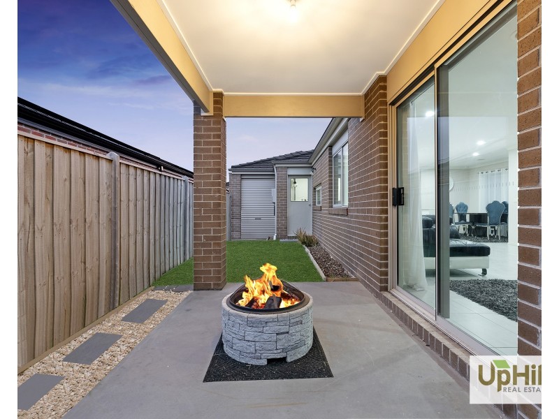 26 Barcelona Avenue, Clyde North VIC 3978