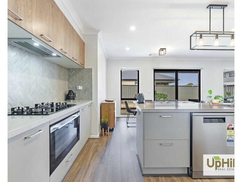 3 Mocha Gr, Clyde North VIC 3978