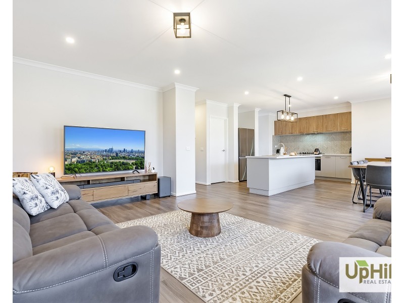 3 Mocha Gr, Clyde North VIC 3978