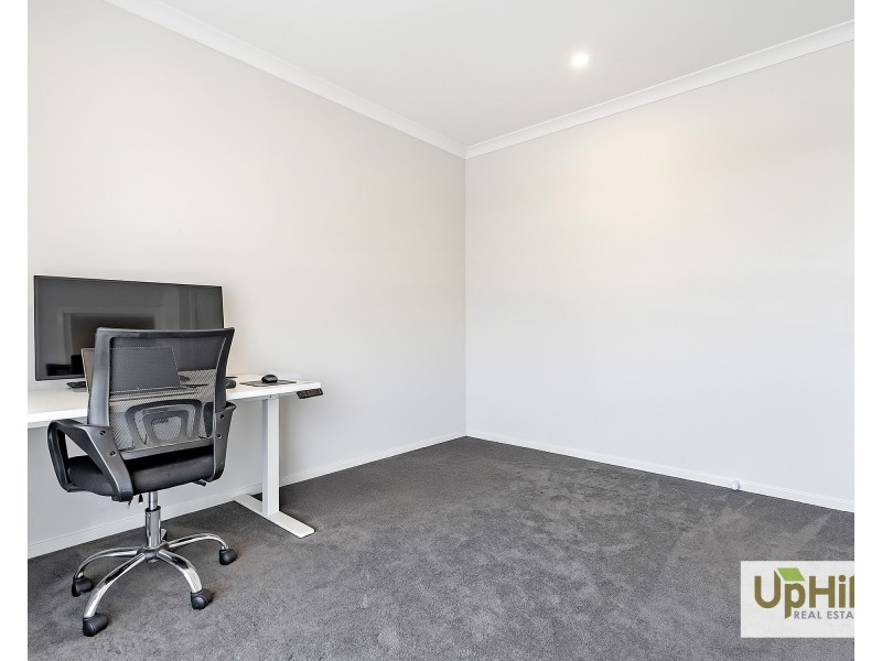 3 Mocha Gr, Clyde North VIC 3978