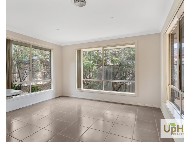 25 Eucumbene Drive, Berwick VIC 3806