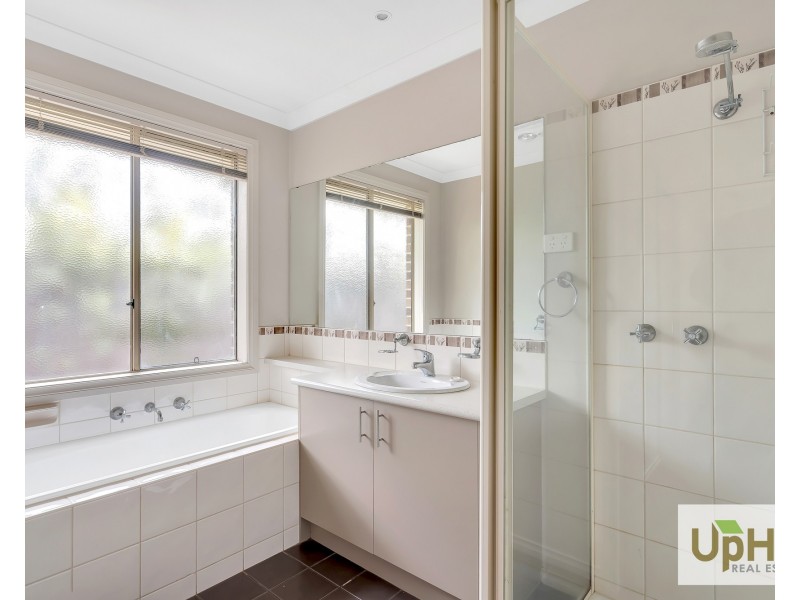 25 Eucumbene Drive, Berwick VIC 3806