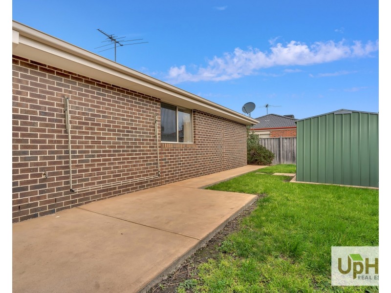 25 Eucumbene Drive, Berwick VIC 3806