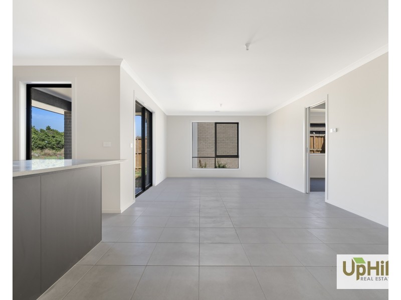 47 Patrobas loop, Cranbourne East VIC 3977