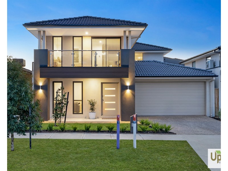 72 Carora Circuit, Clyde North VIC 3978