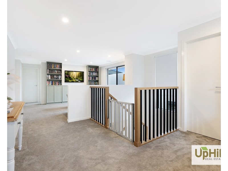 72 Carora Circuit, Clyde North VIC 3978