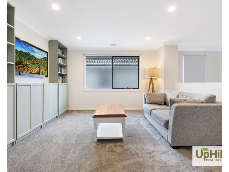 72 Carora Circuit, Clyde North VIC 3978