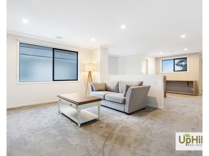 72 Carora Circuit, Clyde North VIC 3978