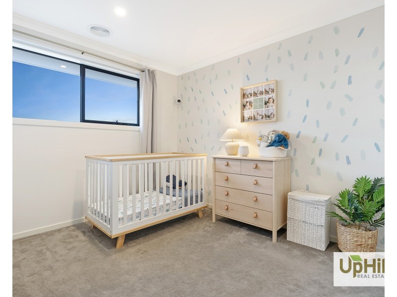 72 Carora Circuit, Clyde North VIC 3978