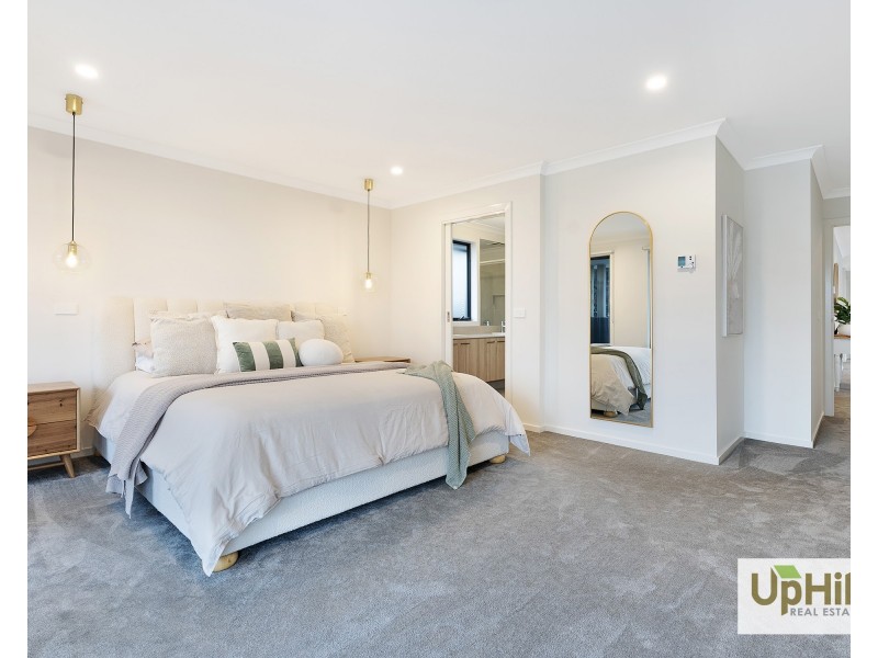 72 Carora Circuit, Clyde North VIC 3978