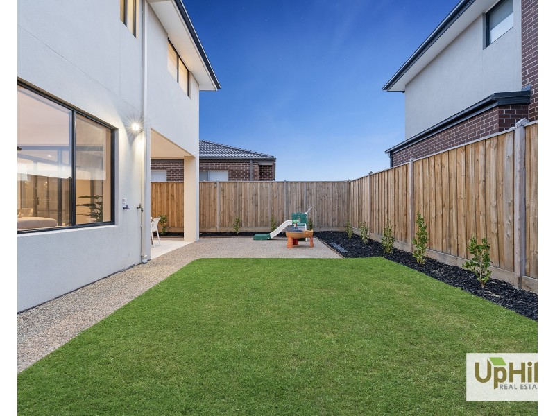 72 Carora Circuit, Clyde North VIC 3978