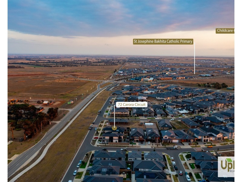 72 Carora Circuit, Clyde North VIC 3978