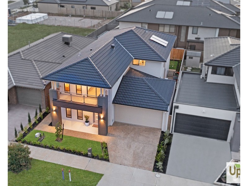 72 Carora Circuit, Clyde North VIC 3978