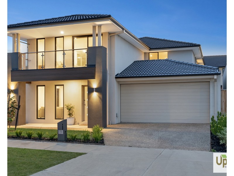 72 Carora Circuit, Clyde North VIC 3978