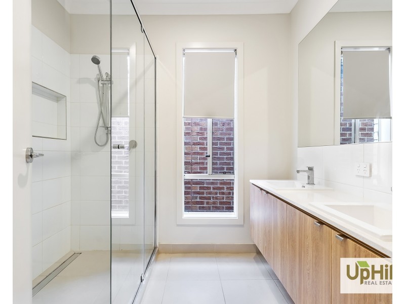 24 Praiano Avenue, Berwick VIC 3806