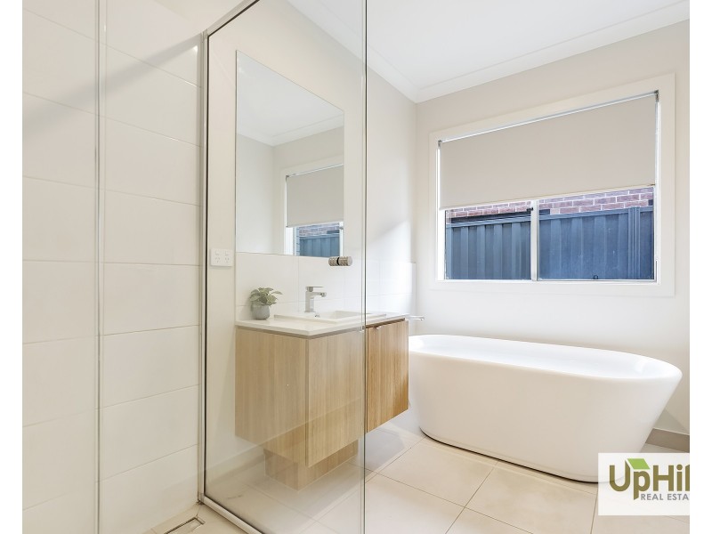 24 Praiano Avenue, Berwick VIC 3806