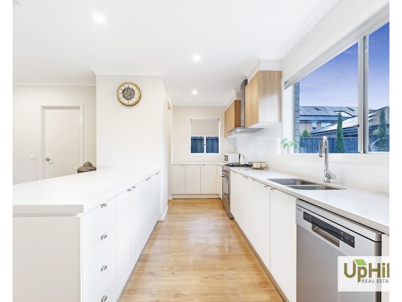 24 Praiano Avenue, Berwick VIC 3806