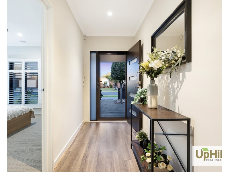 6 Turano Way, Clyde North VIC 3978