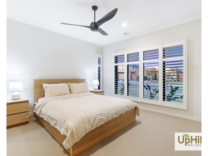 6 Turano Way, Clyde North VIC 3978