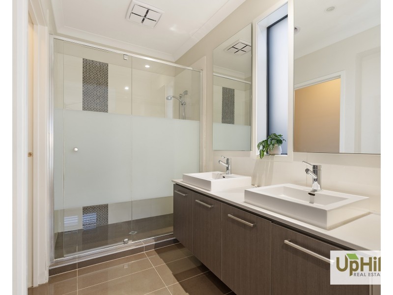 6 Turano Way, Clyde North VIC 3978