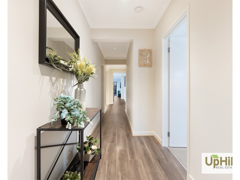 6 Turano Way, Clyde North VIC 3978